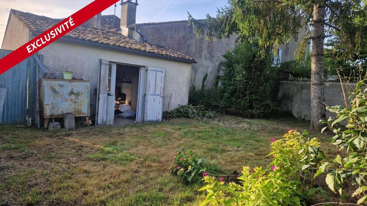 Maison 73 m² à rénover – Garage, terrain de 1 000 m² – Saint-Jean-d’Angély - photo 13