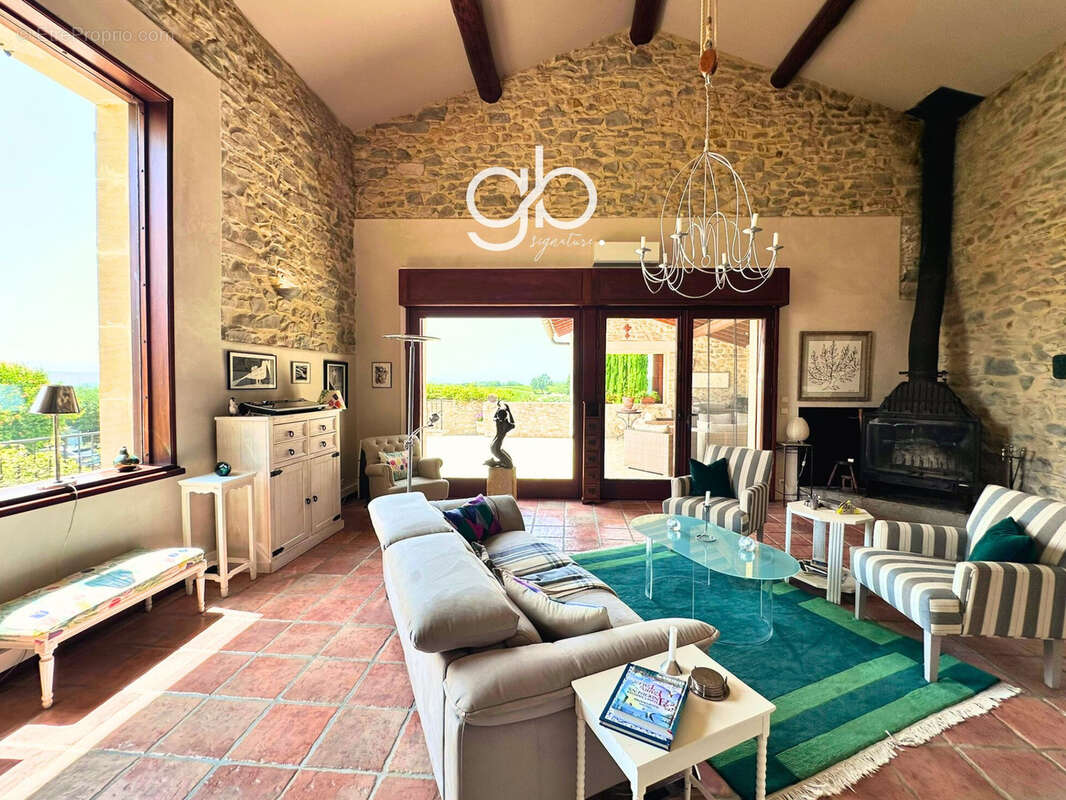 Mas de prestige du xvie siècle   vue panoramique sur les cévennes   7 chambres   piscine chauffée   ascenseur - photo 5