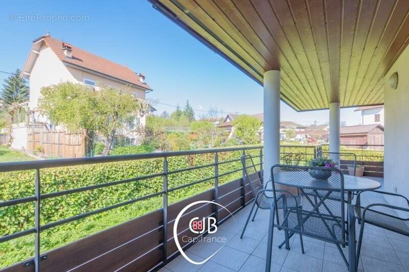 La Roche Sur Foron (74800): Appartement 3 pièces, 1 balcon, 2 terrasses et garage - photo 2