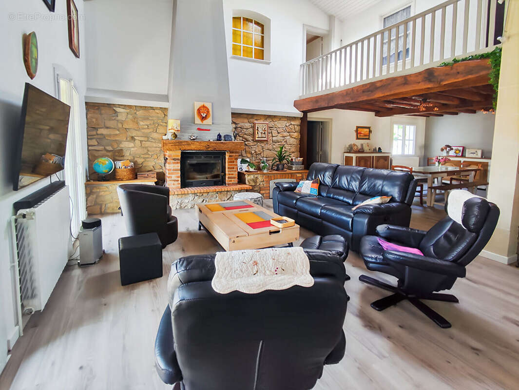 Maison à MONTREVAULT