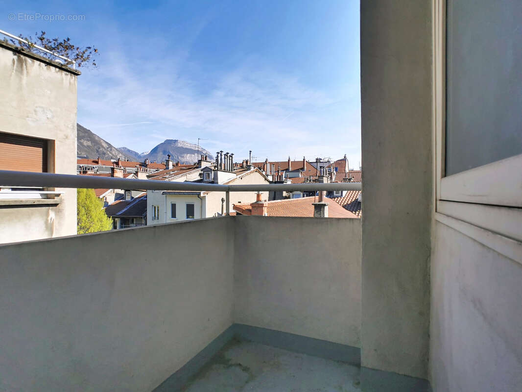 Rare en hypercentre : spacieux T2 en étage élevé avec ascenseur et terrasse - photo 7