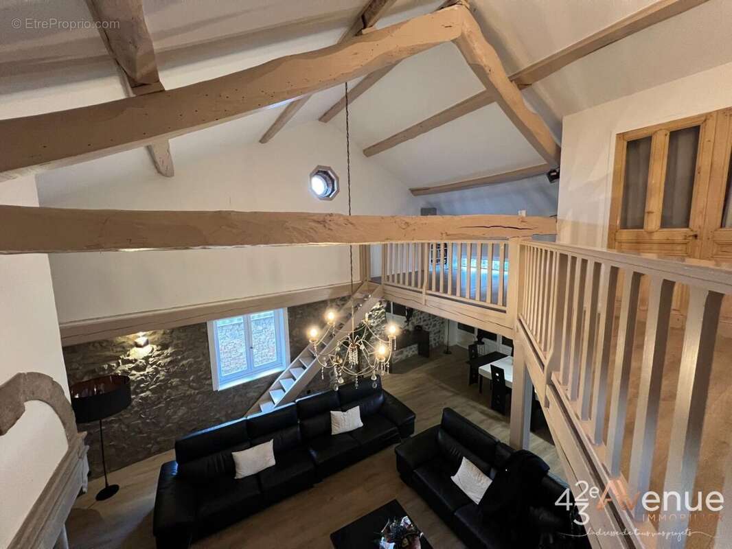 Maison à SAINT-BONNET-LES-OULES