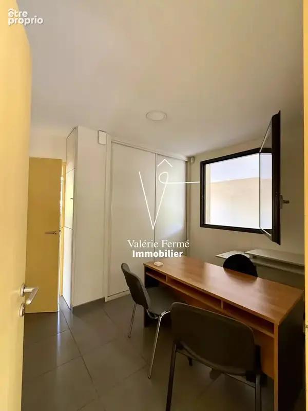 Local Professionnel, 78 m2, plain-pied, 3 places de stationnement privatives - Pessac-Centre. - photo 7
