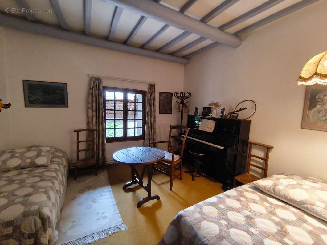 Maison à VALLANGOUJARD