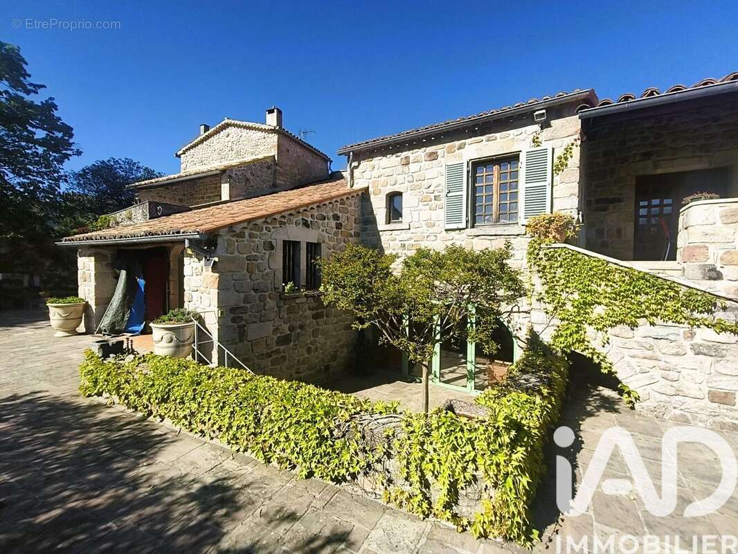 Maison 275 m² à Payzac  - photo 3