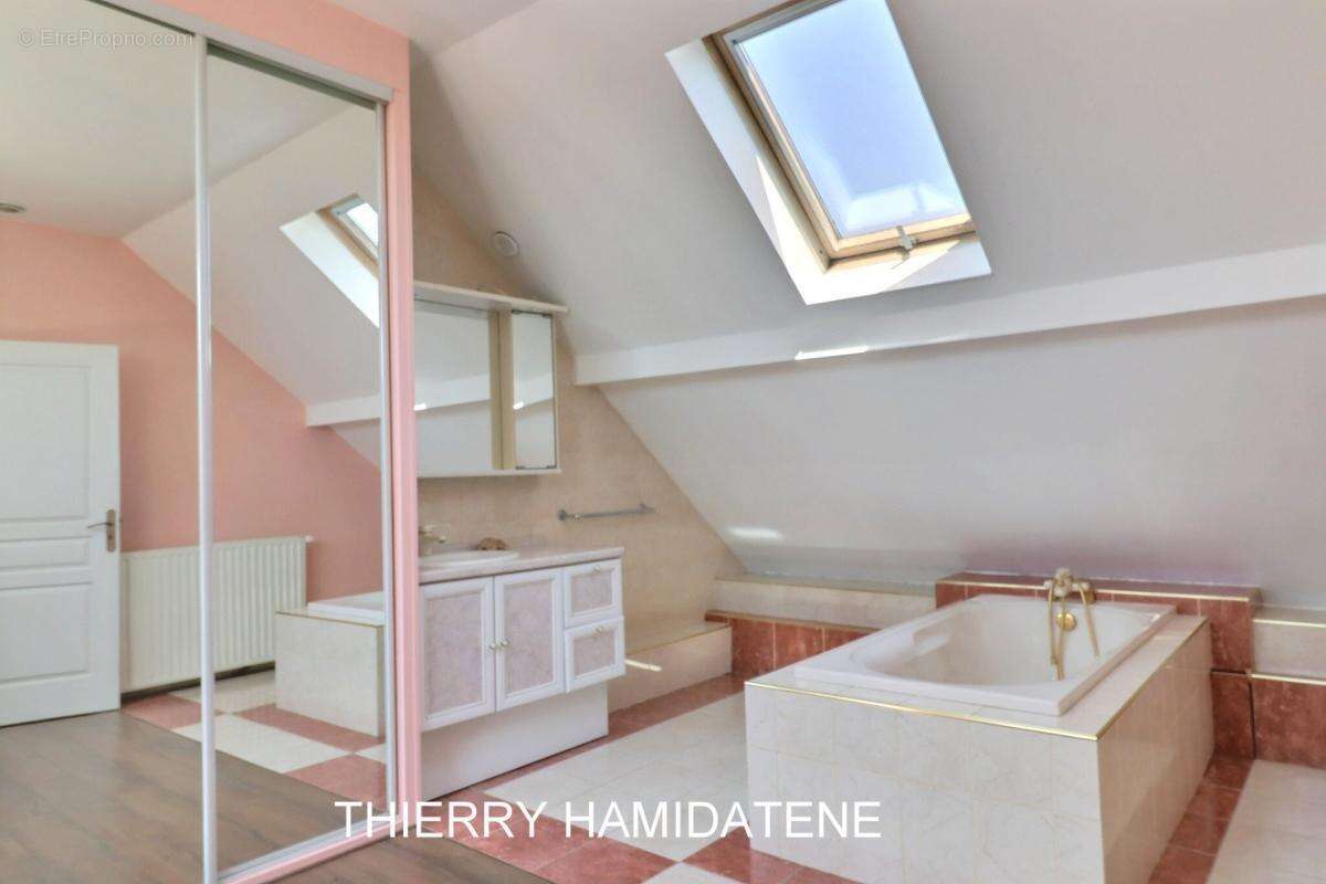 Secteur colonie 12mn a pied de la gare magnifique maison renovee de  156m2 6 pieces 4 chambres s/sol total  jardin fruitier espo - photo 14