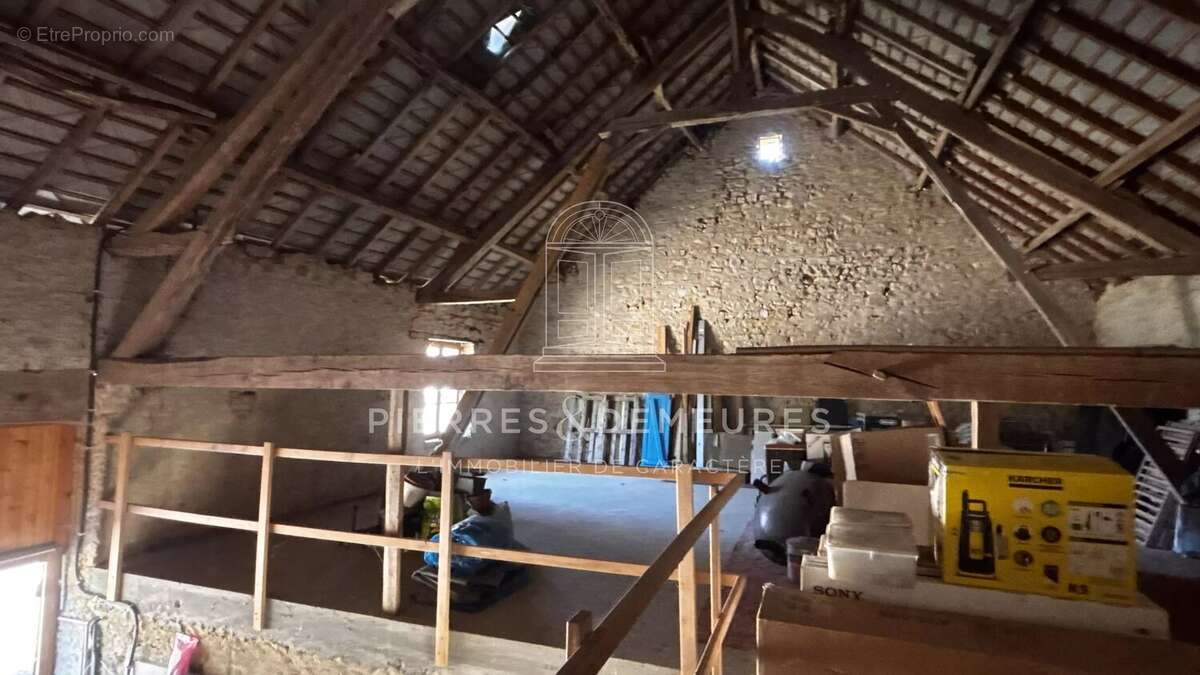 Fermette renovee avec dependances - photo 18