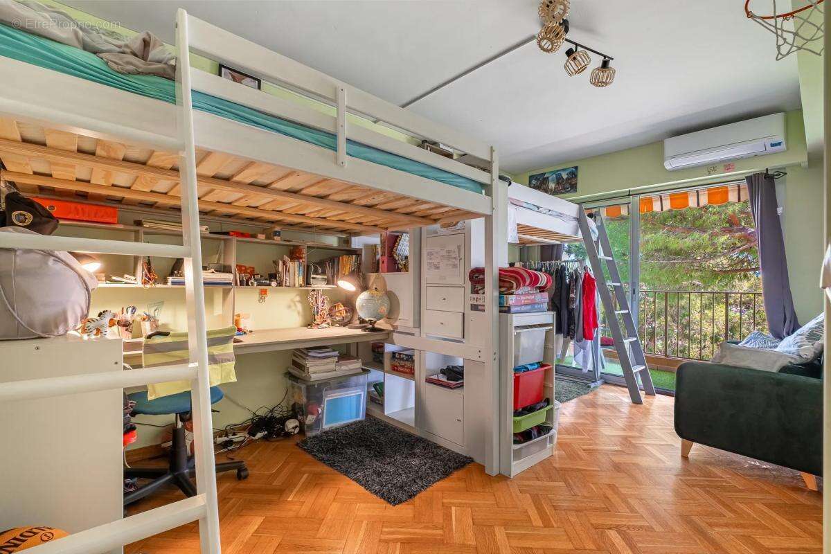 Appartement à MANDELIEU-LA-NAPOULE