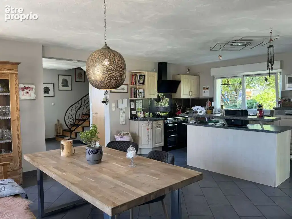 Jolie maison de campagne avec un grand terrain, située dans un beau cadre paisible . - photo 6