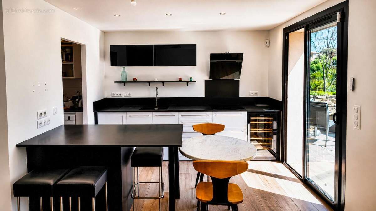 Maison 5 pièces / 106 m² / Studio /1 400 000 EUR / BORMES-LES-MIMOSAS - photo 6