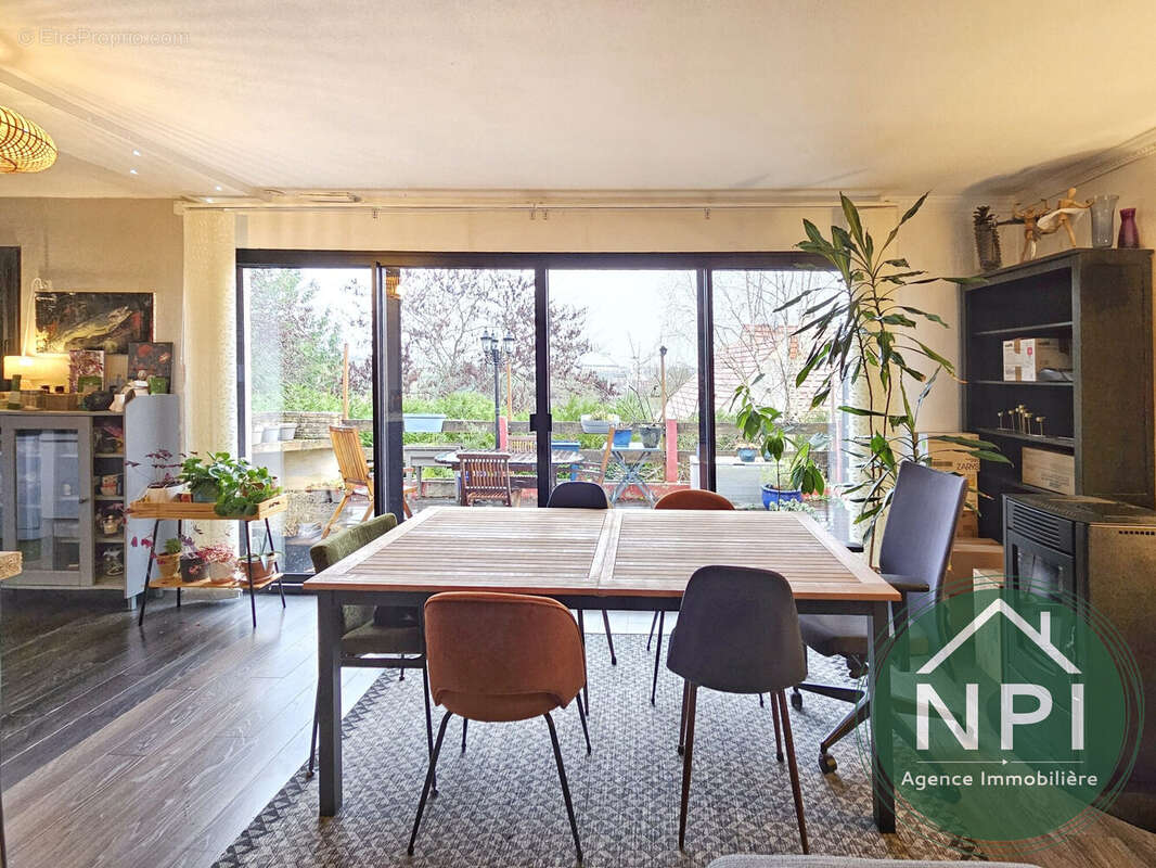 Maison à VAUX-LE-PENIL