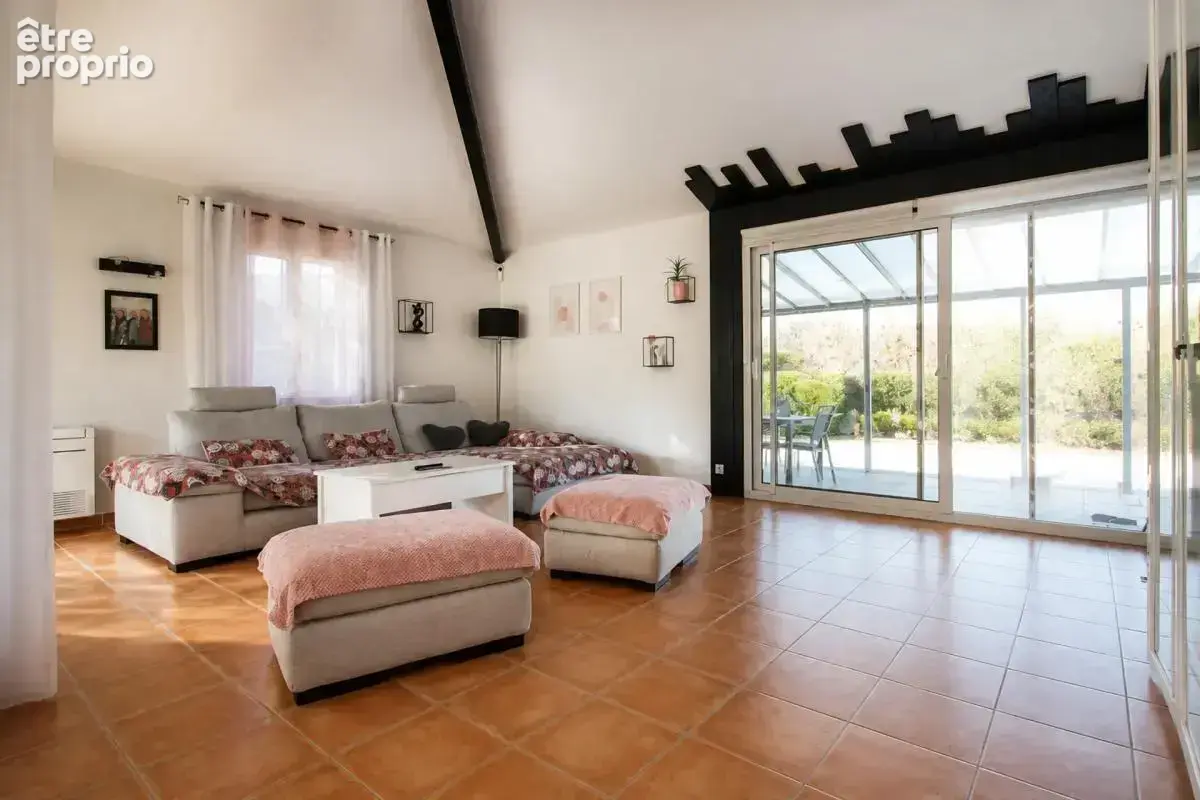 Maison de 6 pièces de 130 m² à Vallon-Pont-d'Arc - photo 3