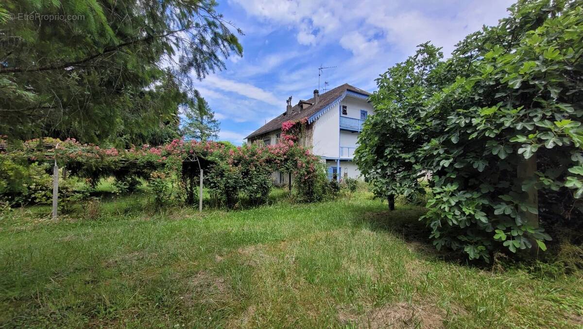 Appartement à LESTELLE-BETHARRAM