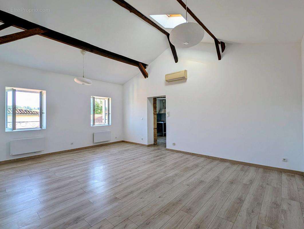 Appartement à CAZERES