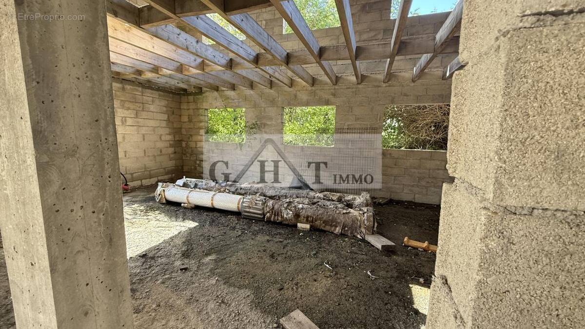 Commerce à VILLENOY