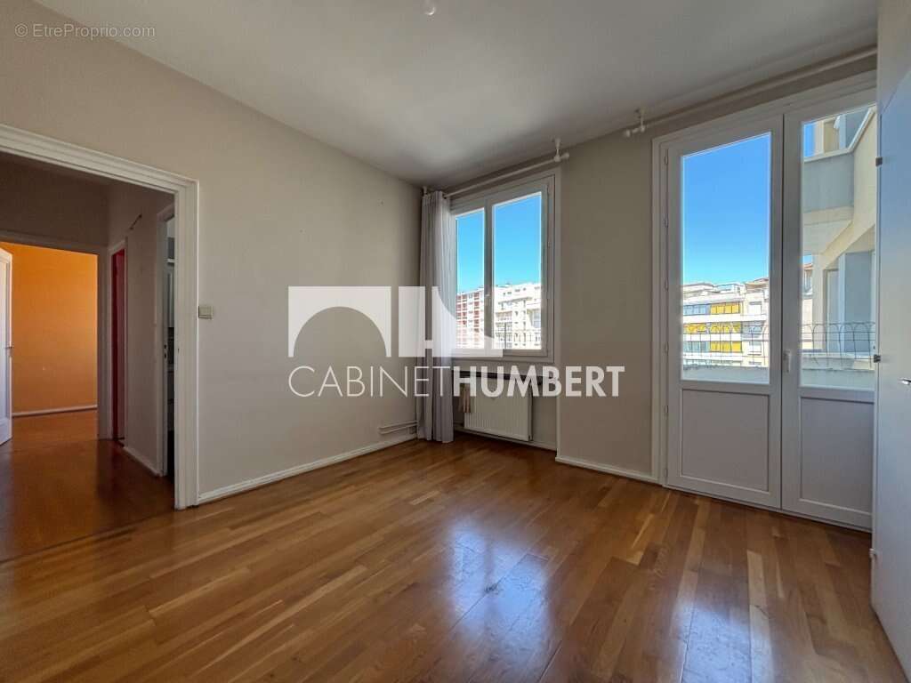 Appartement 102 m² à Saint-Etienne  - photo 6