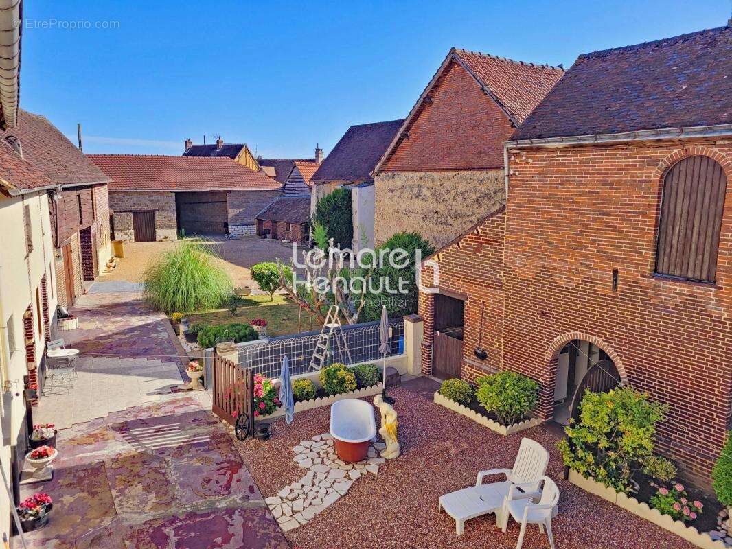 Maison à MEZIERES-EN-DROUAIS