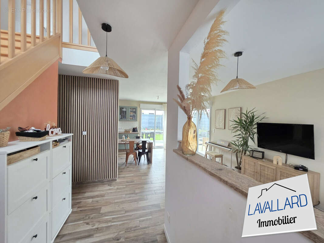 Maison à VERS-SUR-SELLES