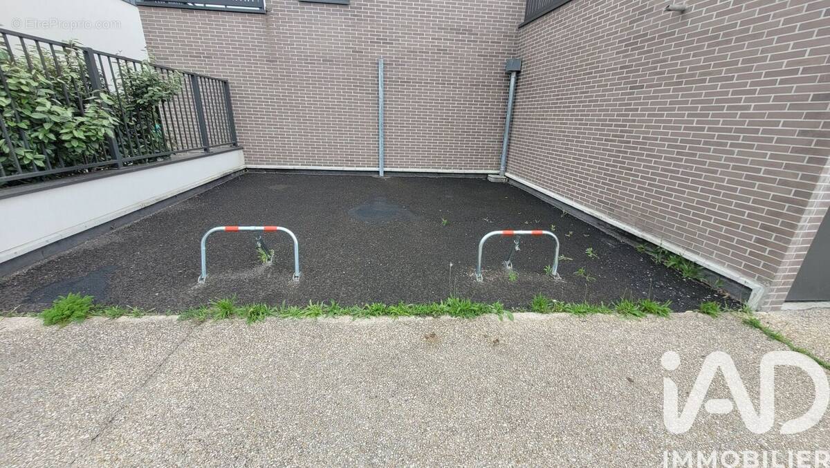 Photo 1 - Parking à CORMEILLES-EN-PARISIS