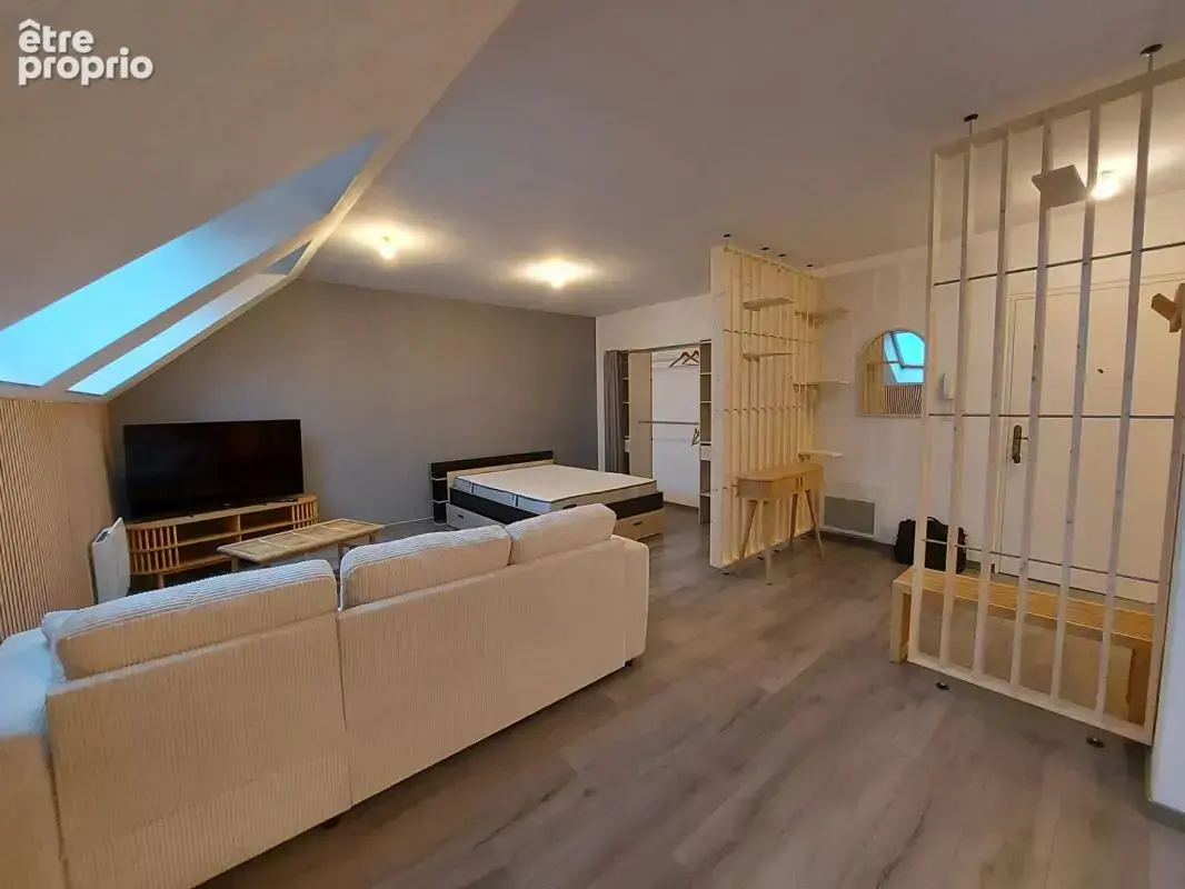 À saisir : Appartement type loft vendu meublé avec place de parking couverte et sécurisé - photo 2