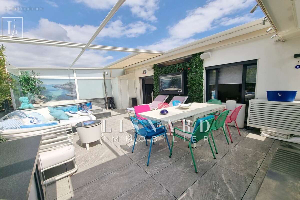 Appartement à VALLAURIS
