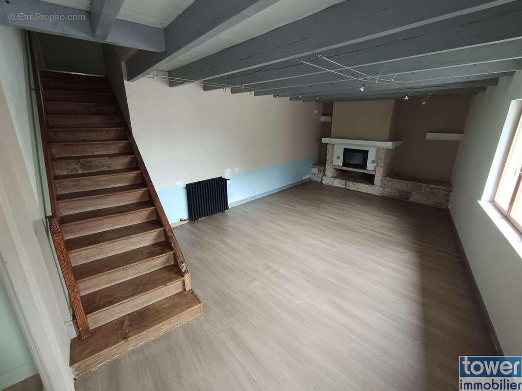 A 20 minutes de Valence - Maison en pierres de 180 m2 avec 5 chambres et deux garages - photo 3