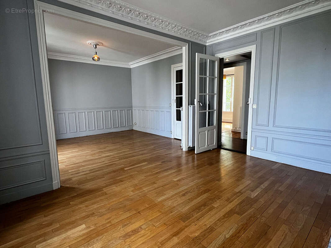 Appartement à COURBEVOIE