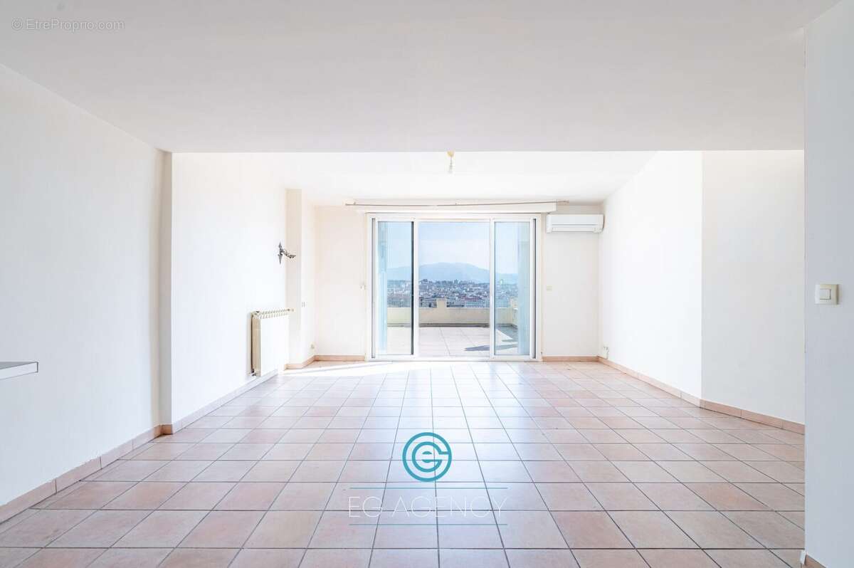 Appartement à MARSEILLE-2E