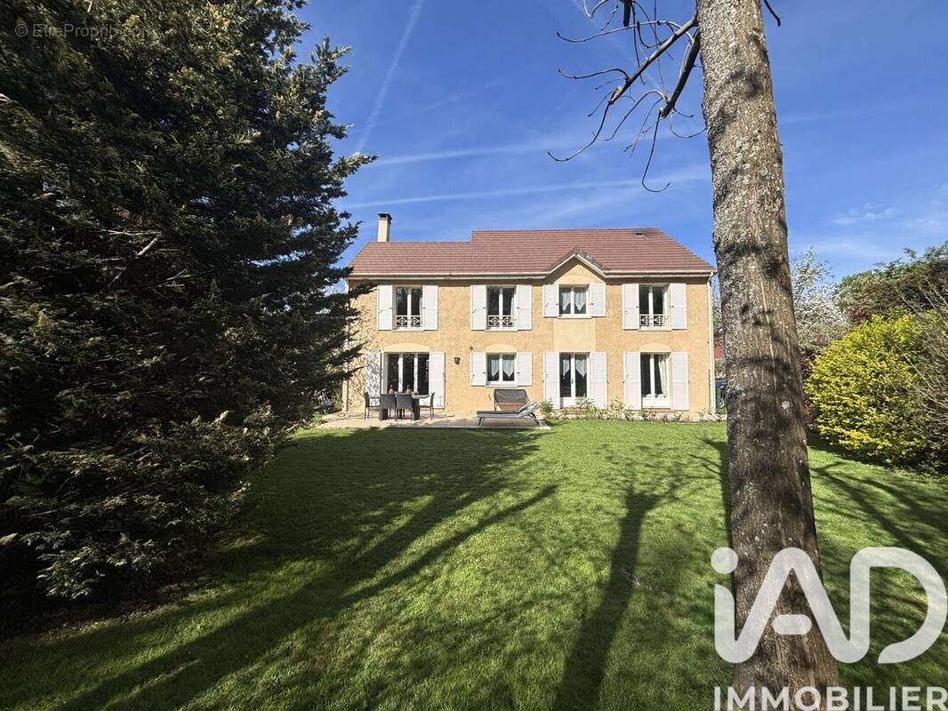 Photo 1 - Maison à LE PLESSIS-TREVISE