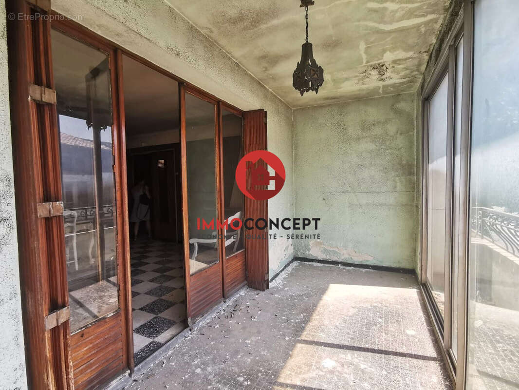 Appartement à BAGNOLS-SUR-CEZE