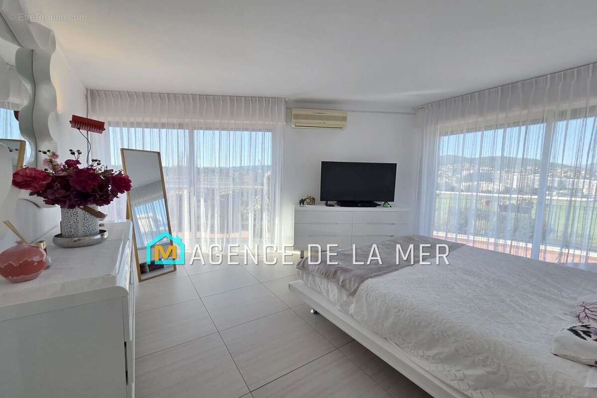 Appartement à MANDELIEU-LA-NAPOULE