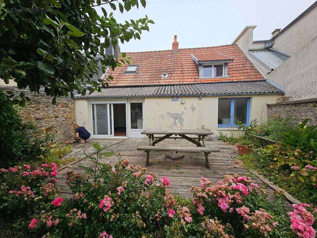 Quartier de la Mairie. Maison 97m² sur une parcelle de 333m² - photo 2