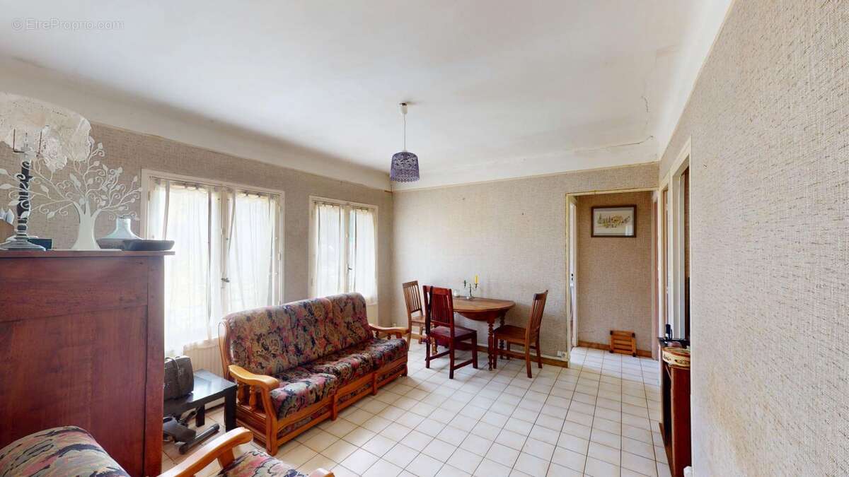 Maison à SAINT-SATUR