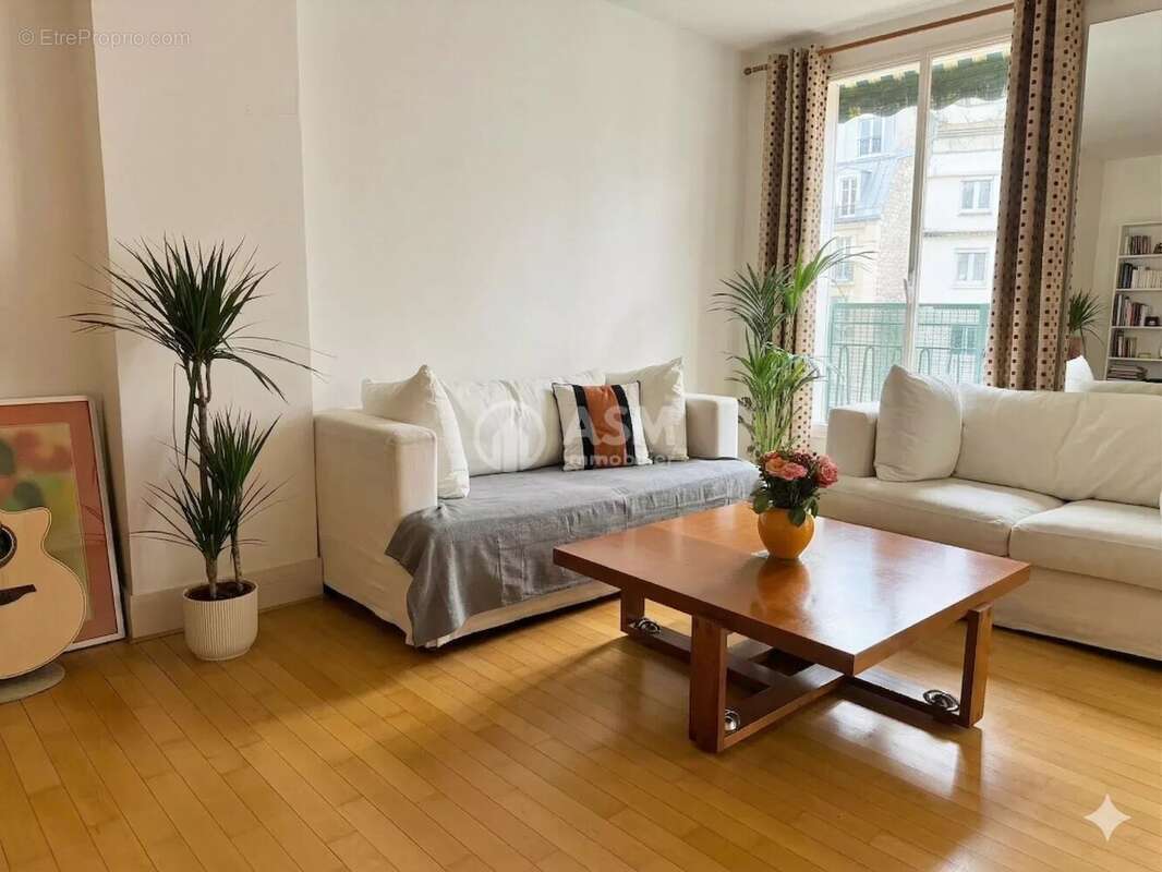 Appartement à PARIS-16E