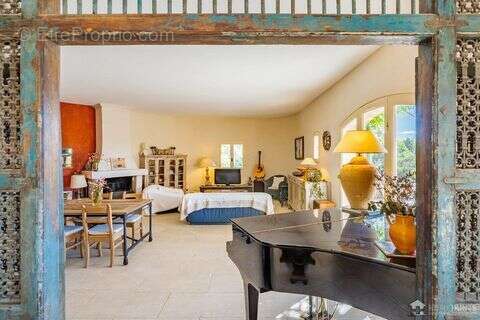 Maison 276 m² à Gordes  - photo 3
