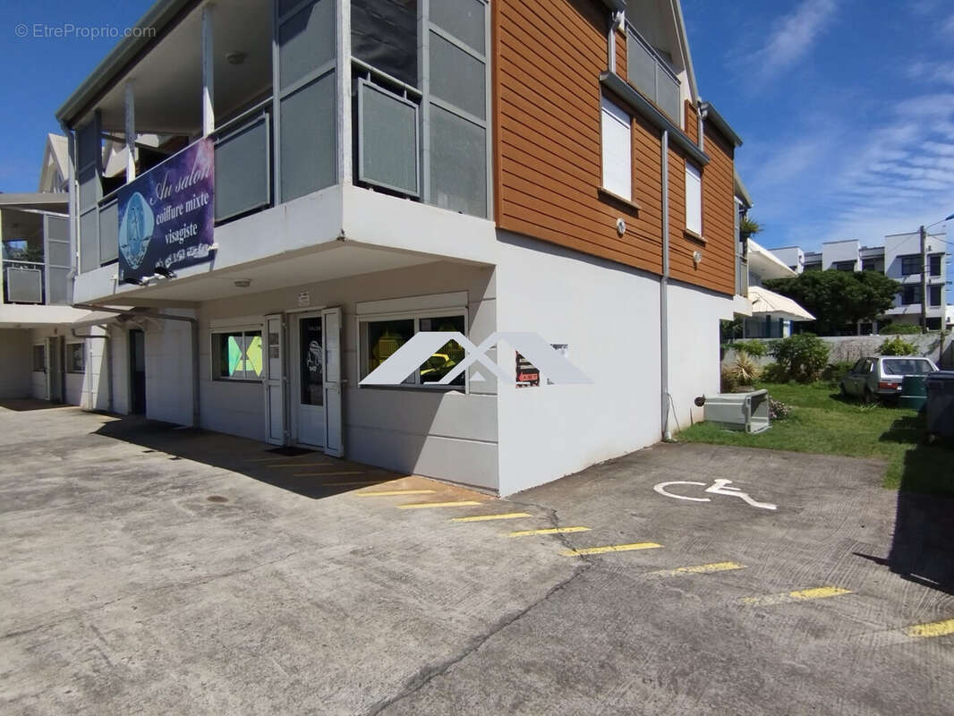 FACADE - Autre à SAINTE-MARIE