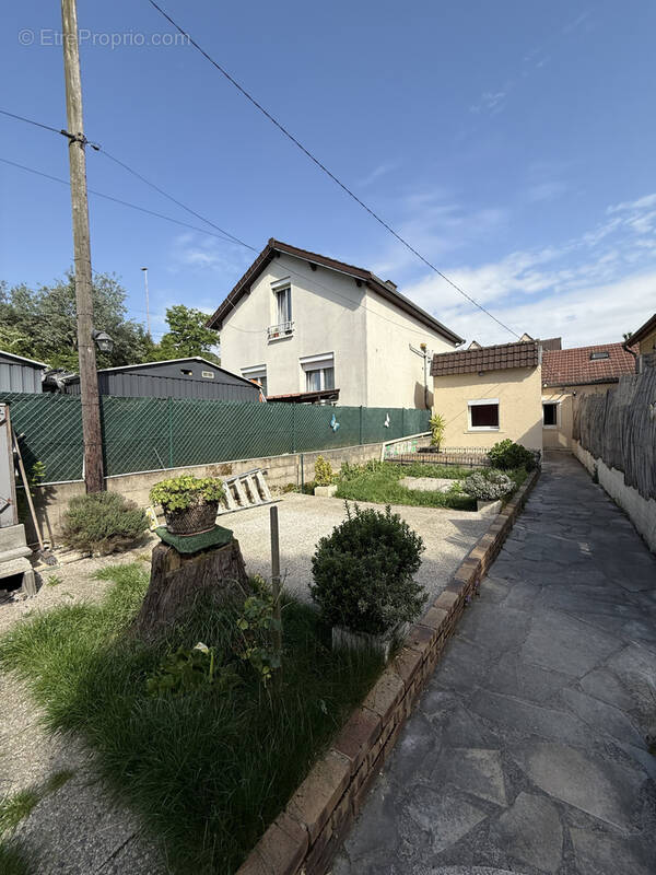 Maison à LE BLANC-MESNIL