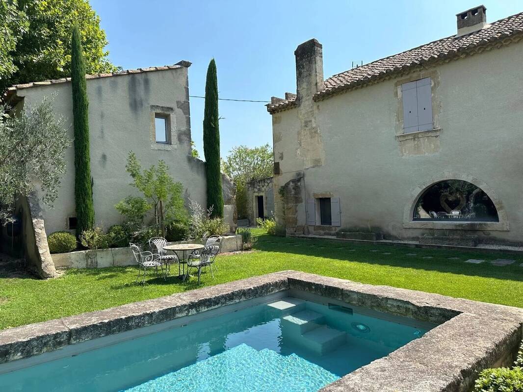 Maison à MOURIES