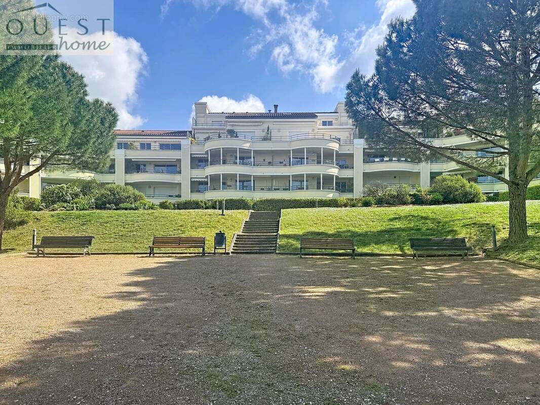 Appartement à CHARBONNIERES-LES-BAINS