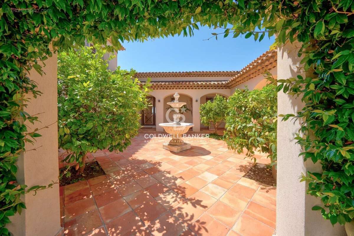 Maison à VALBONNE