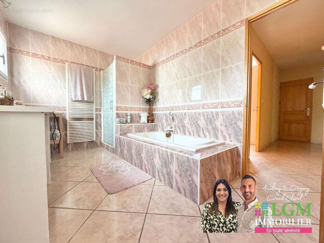 Maison de plain-pied, 4 chambres, piscine, 1000m2 de terrain, au calme, proche du centre - photo 20