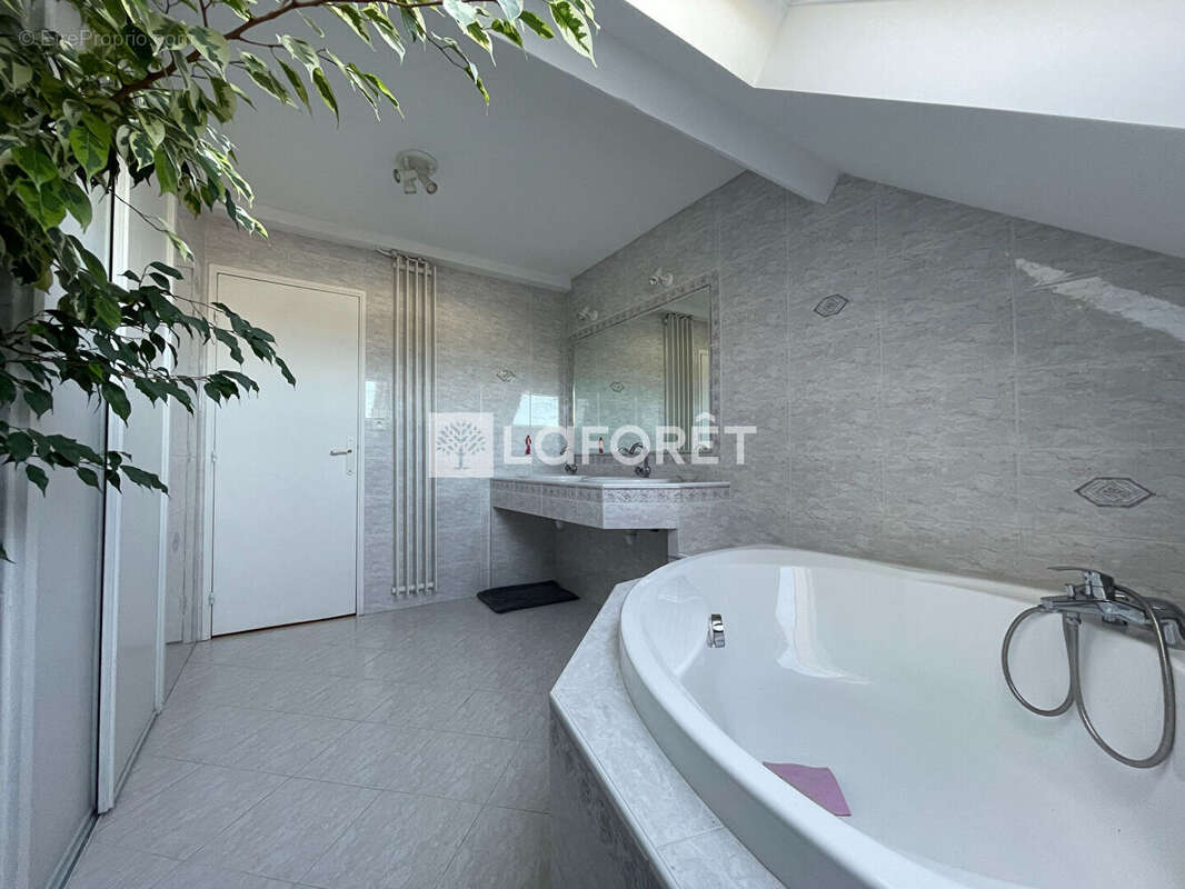 Appartement à LONS-LE-SAUNIER