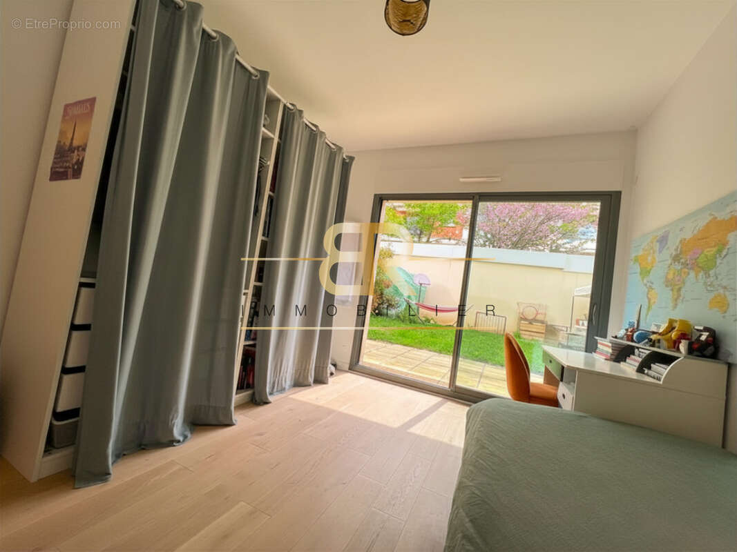 Appartement à CHARENTON-LE-PONT