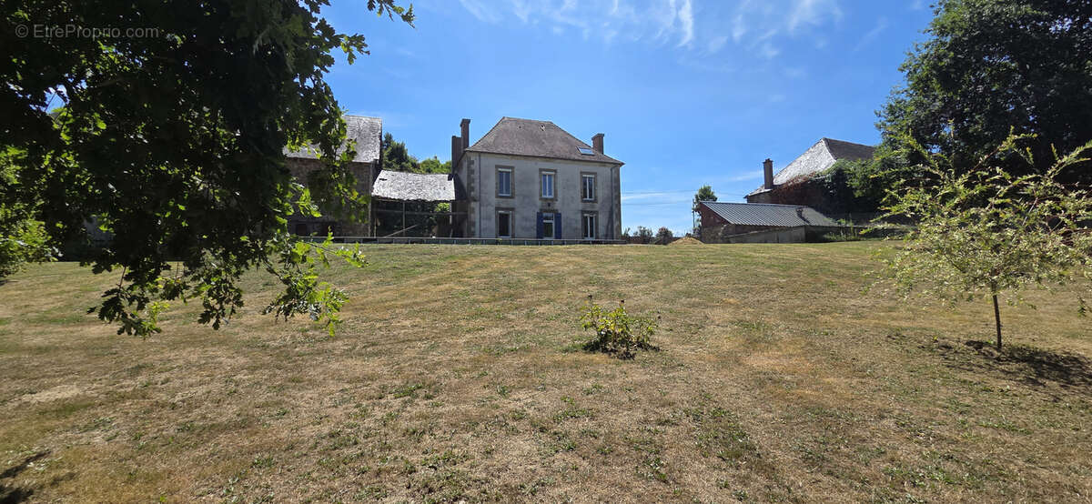 Maison à LUBERSAC