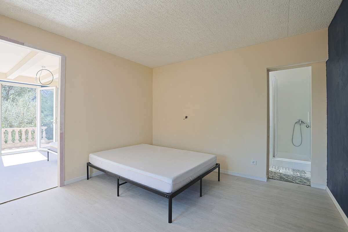 Maison à SOLLIES-TOUCAS