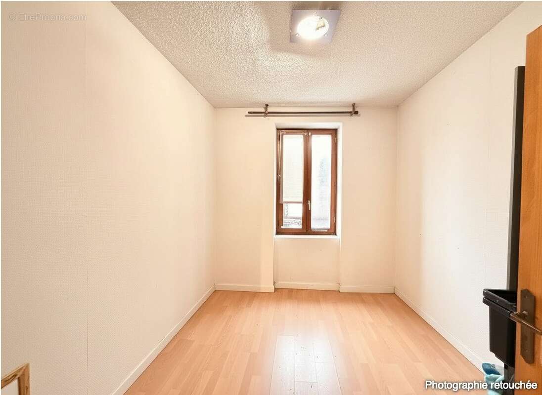  Chambre 2 - Appartement à SAINT-JEAN-DE-MAURIENNE
