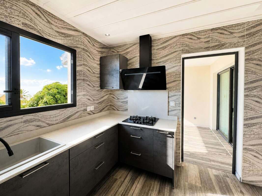 Maison 120 m² à Saint-Paul  - photo 5