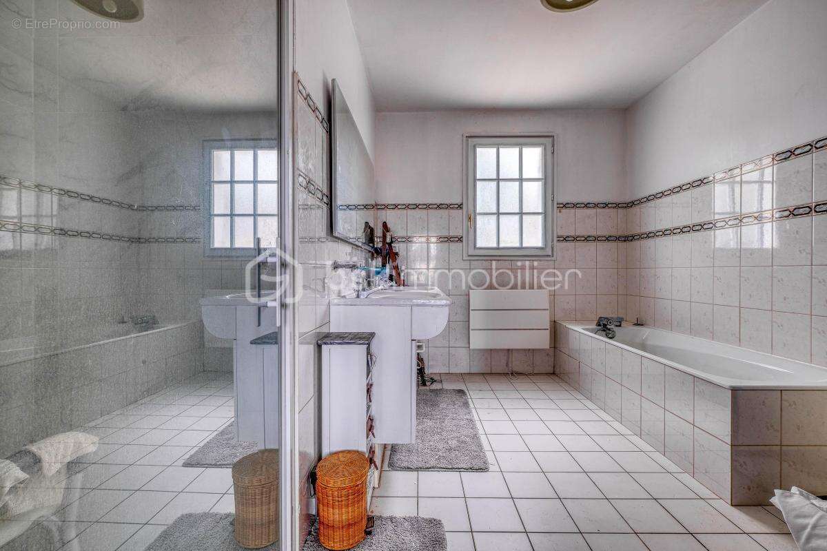 Exclusivité à Coupvray : une maison d’architecte lumineuse aux beaux volumes - photo 7