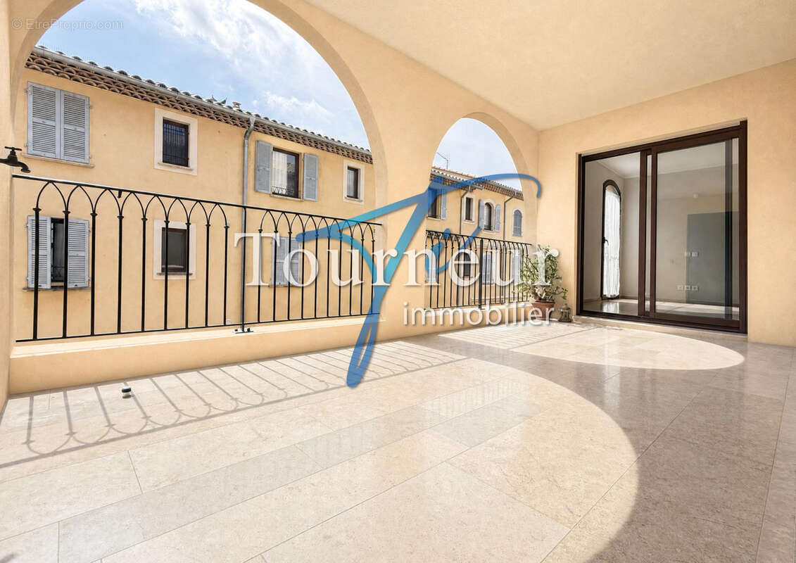 Tres rare sanary hypercentre standing t3 de 112m2 grande terrasse ascenseur - photo 5