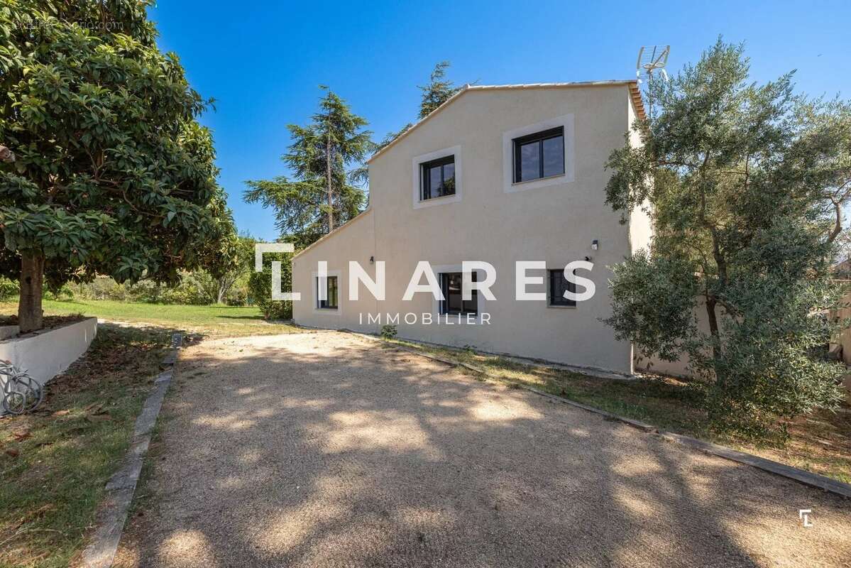 L'ALLAUDIENNE - Maison T5 de 151m2 - Terrain de 3300m2 - Piscine - Garage - ALLAUCH - photo 30
